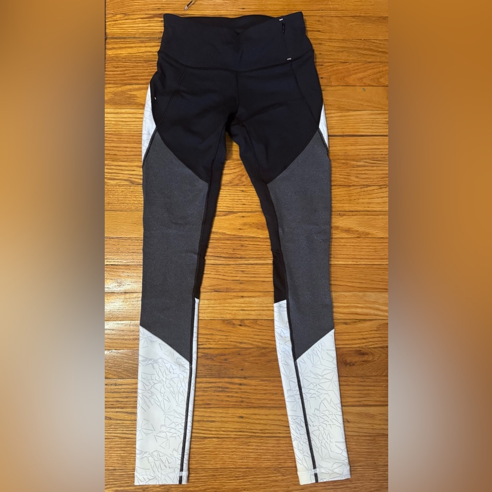 XS Calia leggings with zip pocket at the waist. Excellent condition.